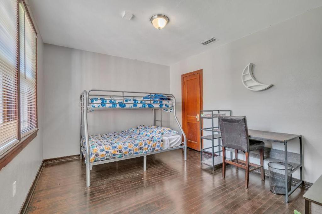 Comfy Pet Friendly In Mins To Downtown's Jacksonville