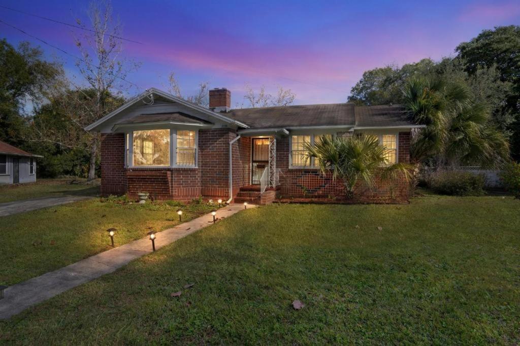 Comfy Pet Friendly In Mins To Downtown's Jacksonville