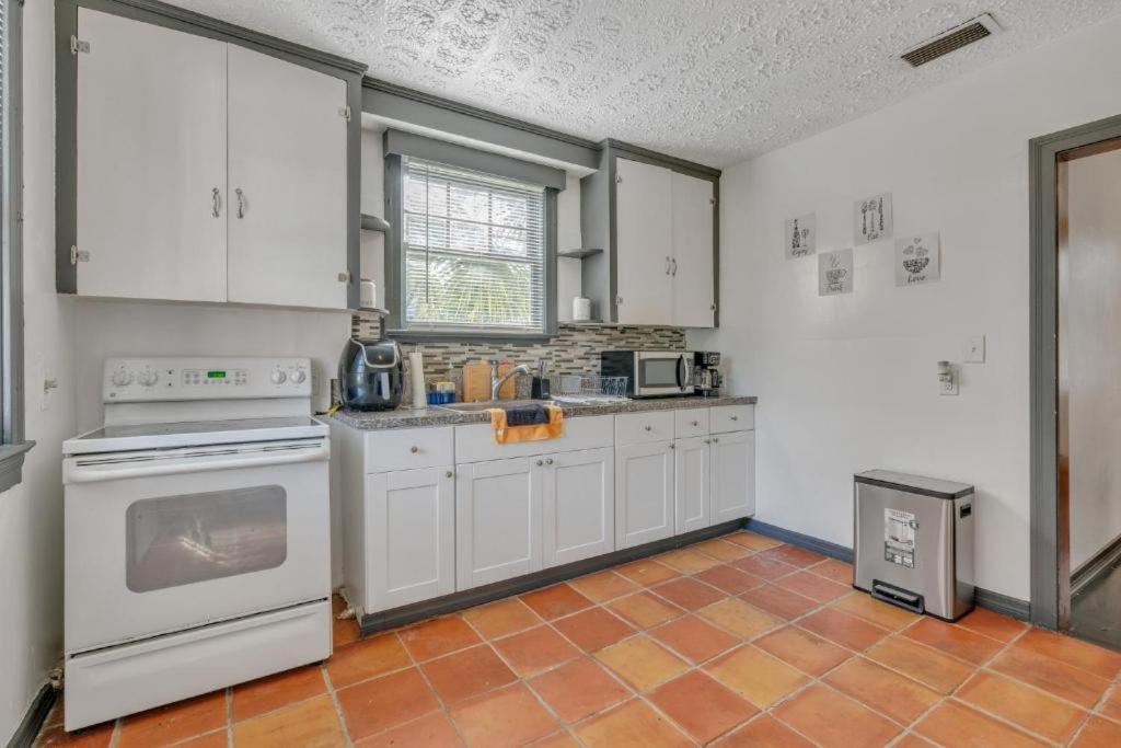 Comfy Pet Friendly In Mins To Downtown's