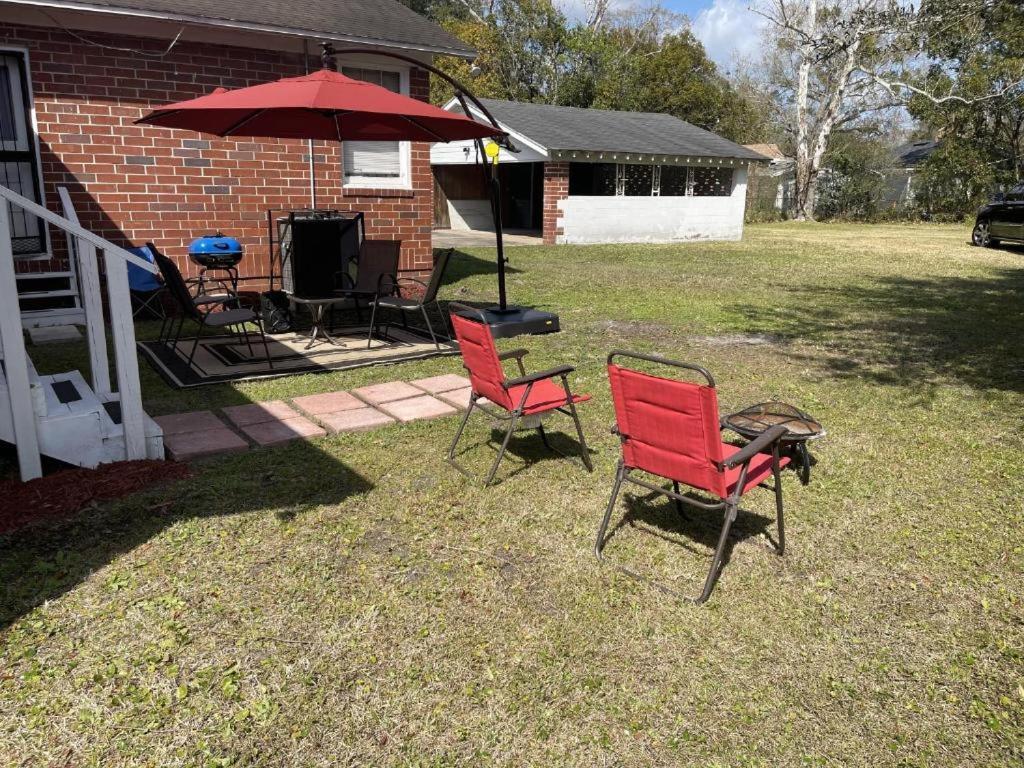 Comfy Pet Friendly In Mins To Downtown's Guest house