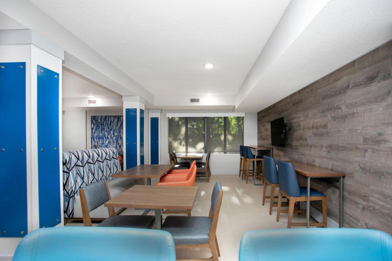 Holiday Inn Express Hotel & Suites Jacksonville - Mayport / Beach 2* Jacksonville
