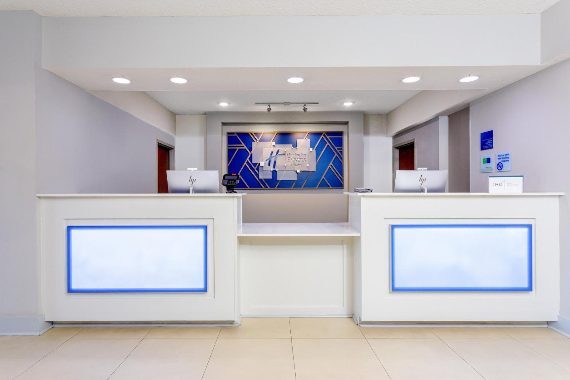 Hotel Holiday Inn Express Hotel & Suites Jacksonville - Mayport / Beach 2*