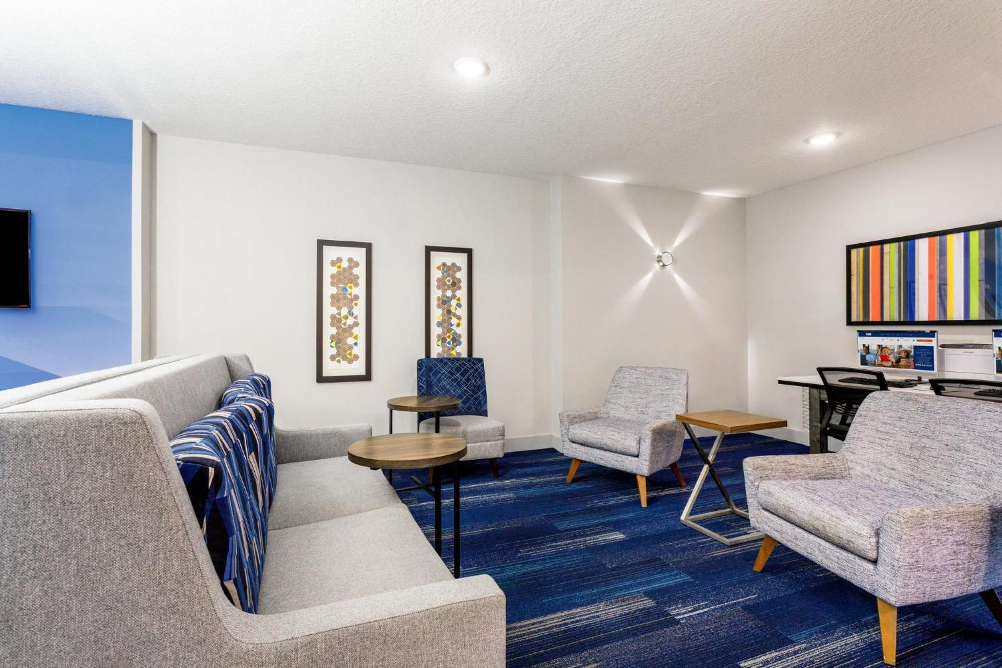 Hotel Holiday Inn Express Hotel & Suites Jacksonville - Mayport / Beach 2*