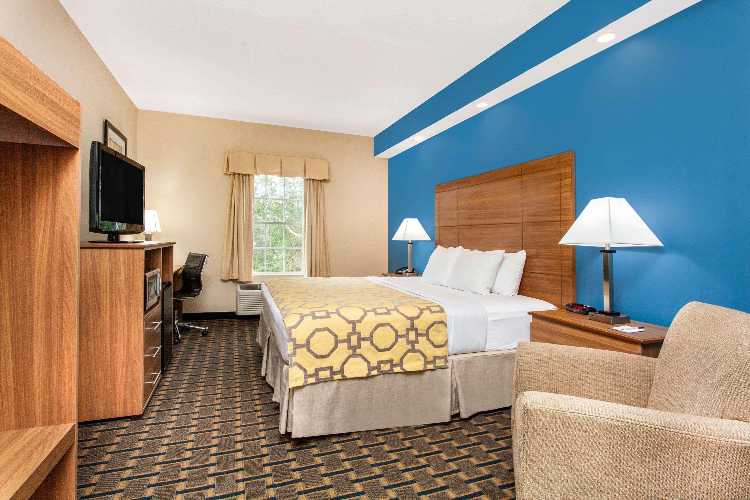 Baymont By Wyndham Jacksonville/butler Blvd Hotel 2*