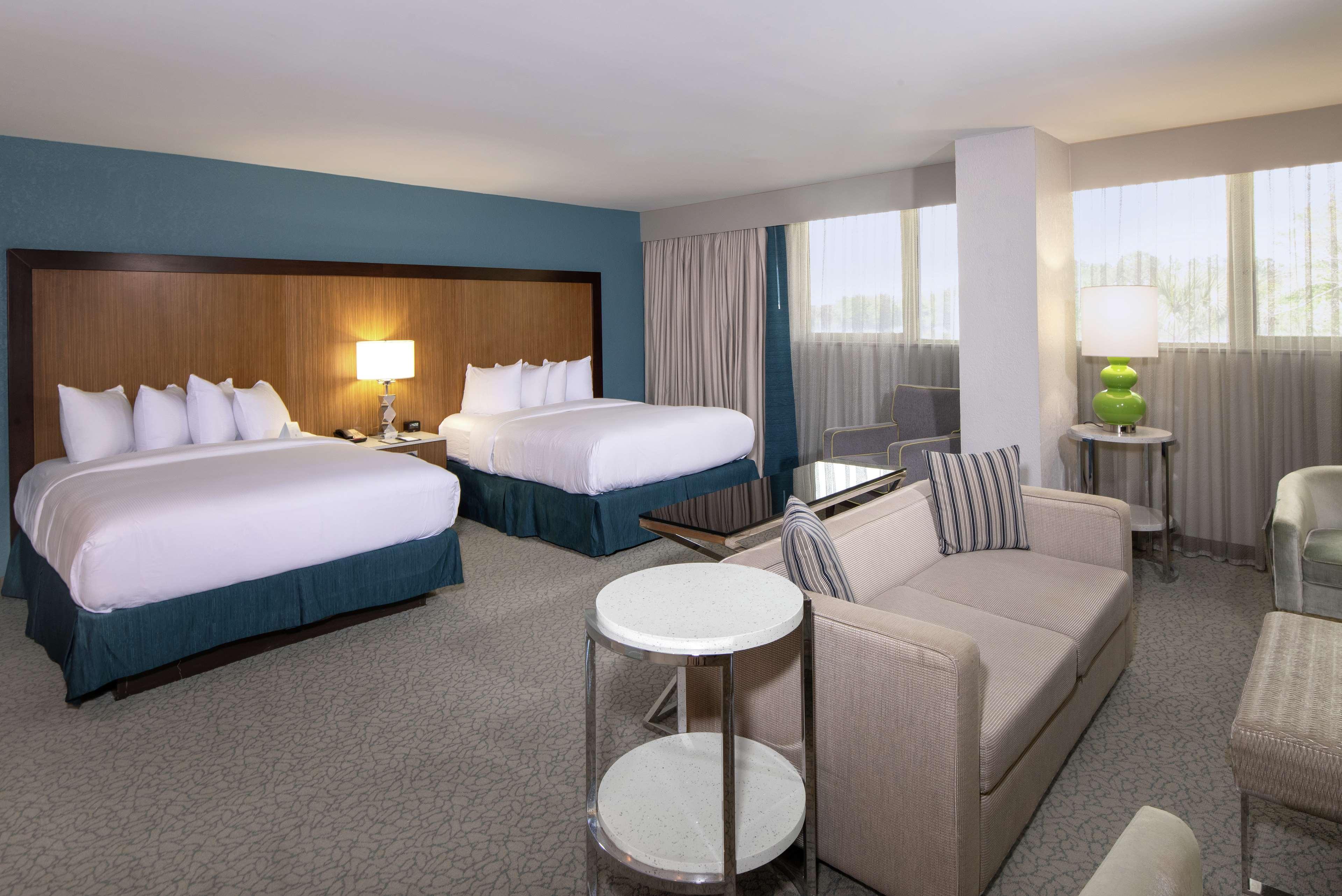 Doubletree By Hilton Airport