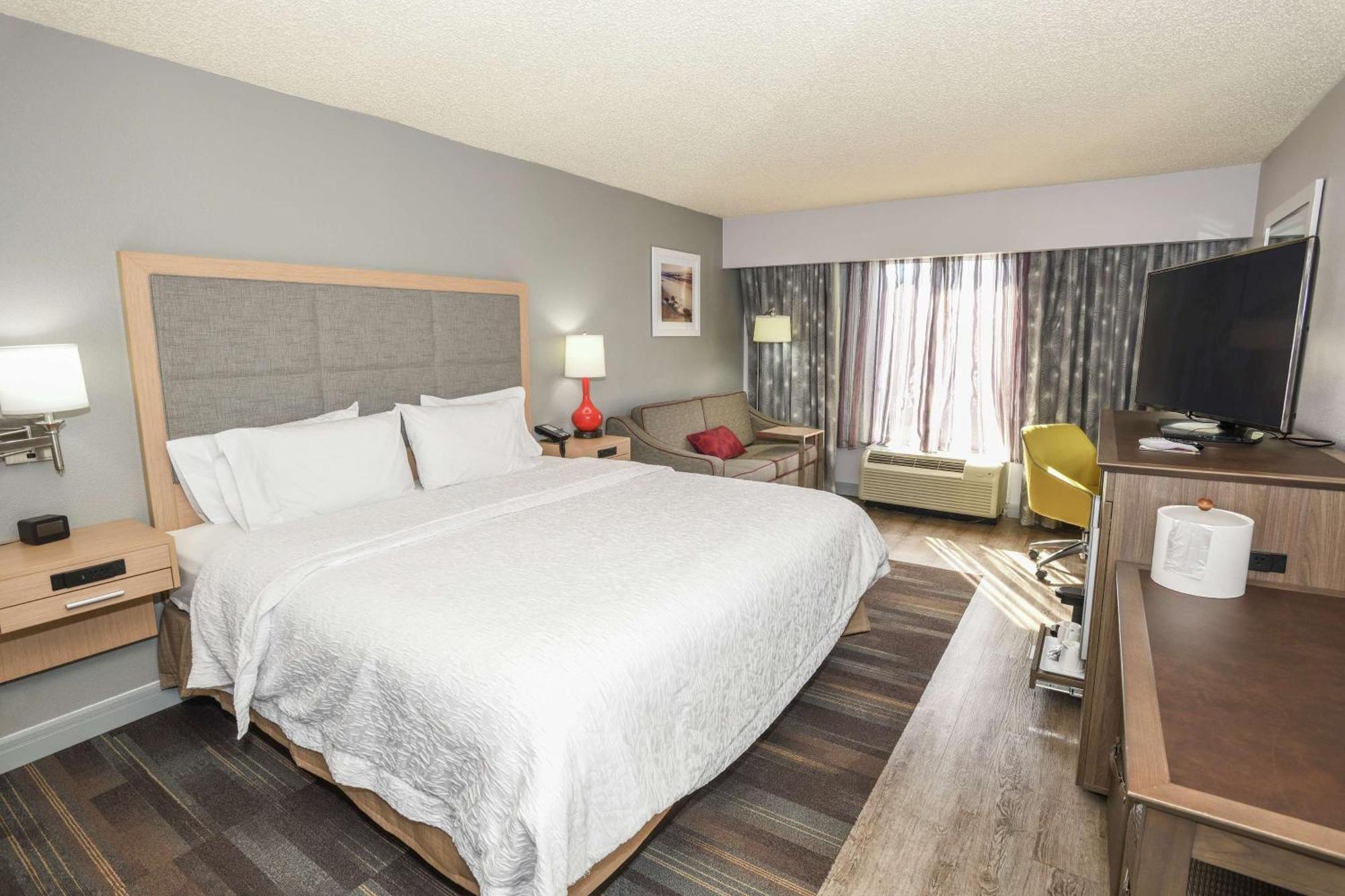 Hampton - East Regency Square Hotel