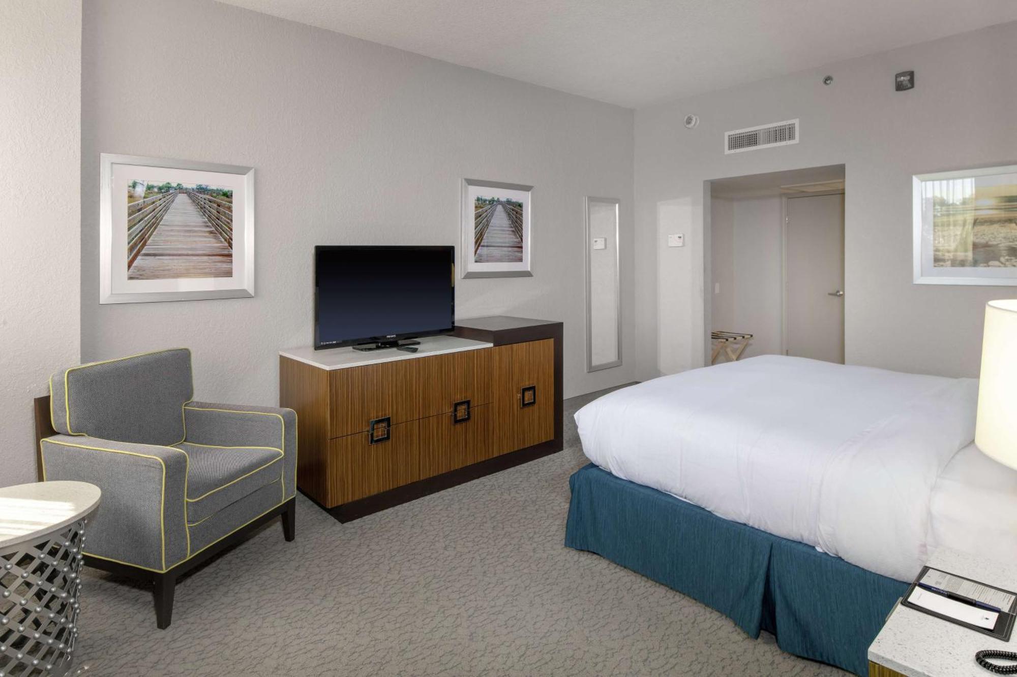Doubletree By Hilton Airport 4*