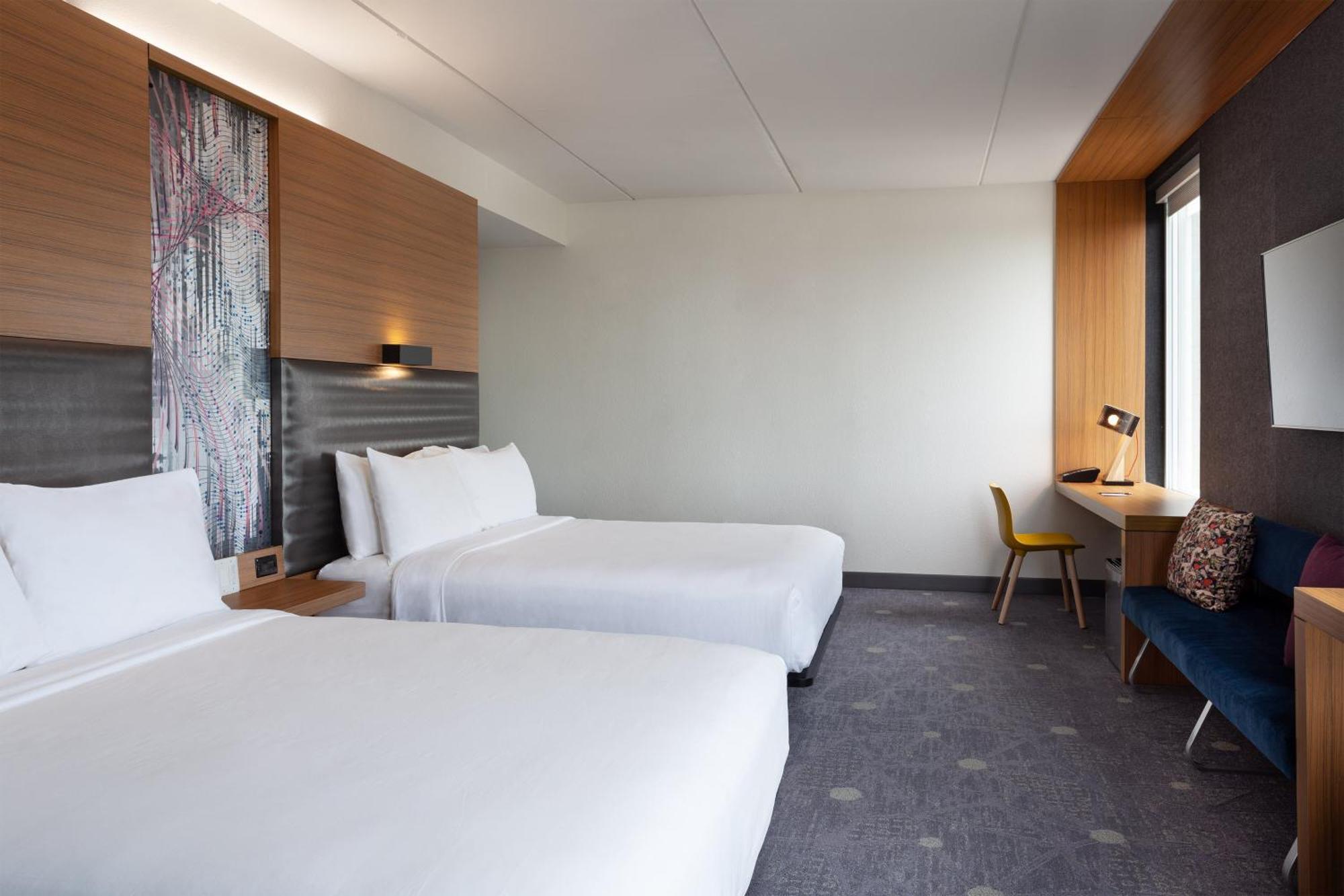 Aloft Tapestry Park 4*